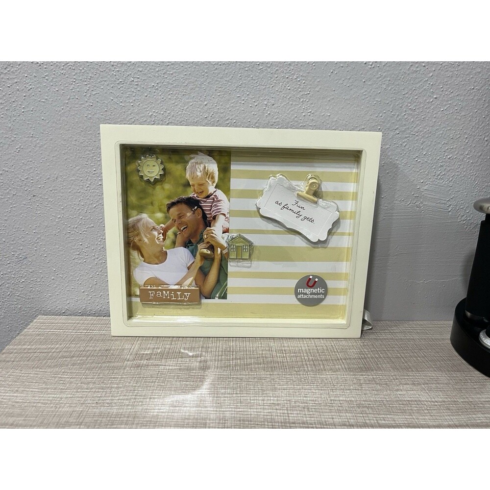 Hallmark Magnetic Shadowbox Picture Frame Family Fun Magnetic Attachments NEW